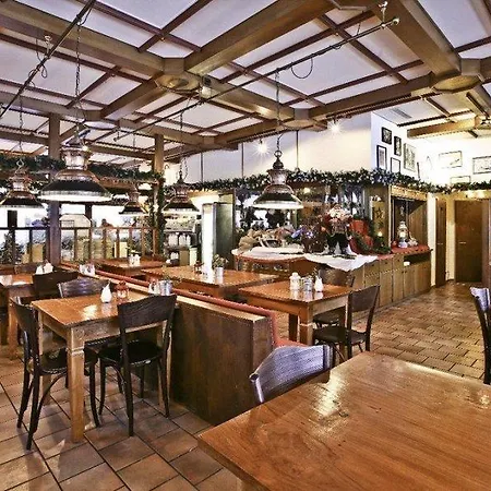 מלון Parkhotel Du Sauvage 4*